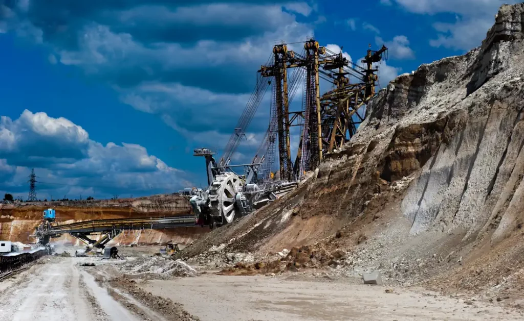 Efficient Mining Equipment Transportation - Key Logistics and Regulatory Considerations 2